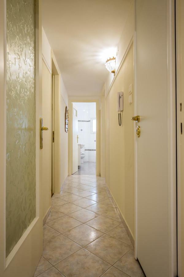 Classy 2 Bedroom Apartment Near Acropolis & Metro Athena Bagian luar foto